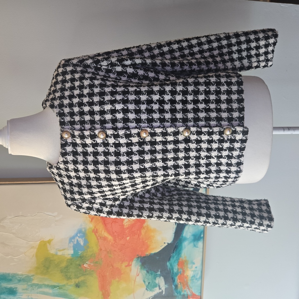 Chic Houndstooth Women's Blazer with Gold Buttons